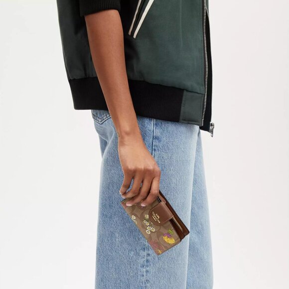 🌸 Coach Medium Corner Zip Wallet In Signature Canvas With Floral Print - Picture 5 of 15